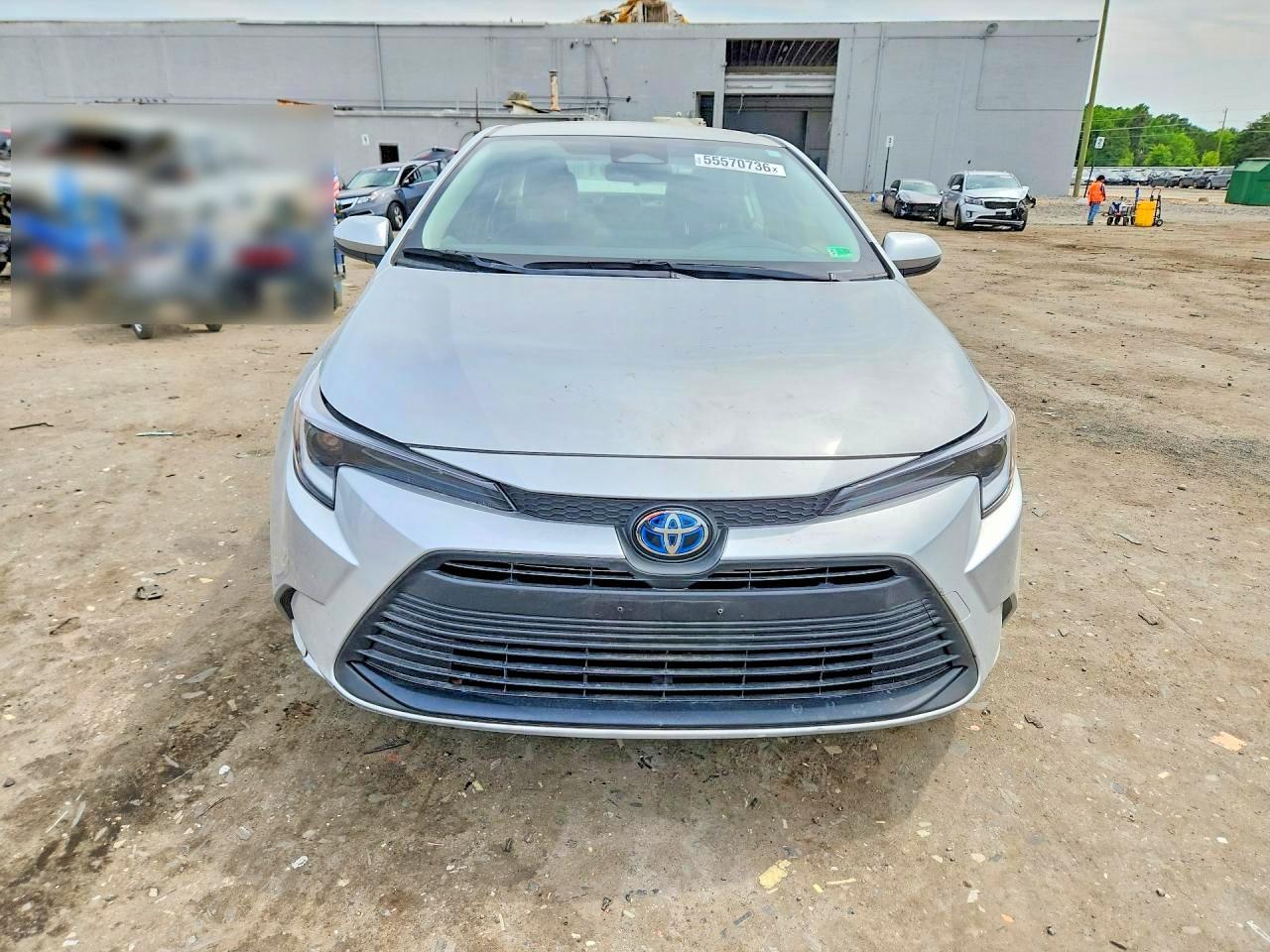 2025 Toyota Corolla Hybrid Le - Image 5