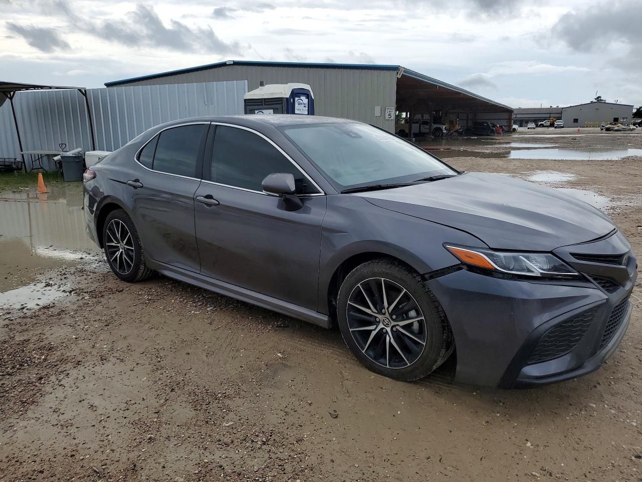 2024 Toyota Camry Se - Image 4