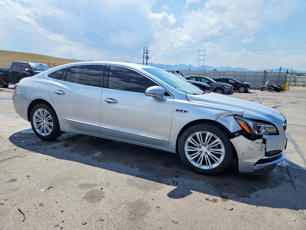2018 Buick Lacrosse Essence - Image 4