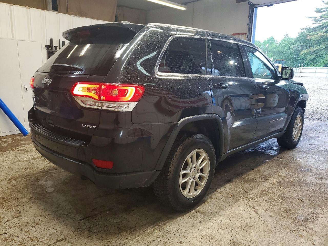 2018 Jeep Grand Cherokee Laredo - Image 3