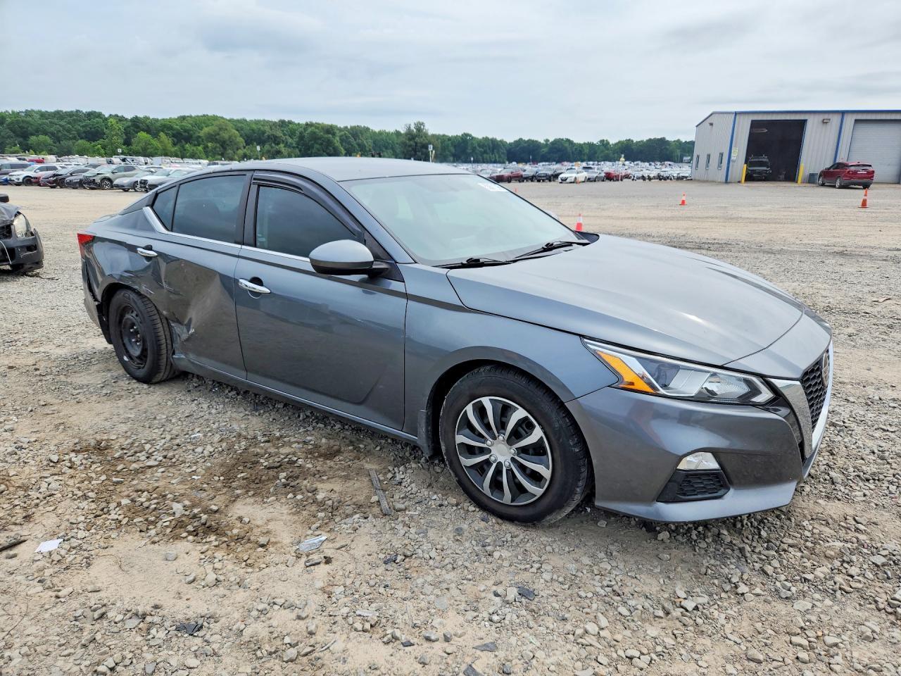 2020 Nissan Altima S - Image 4