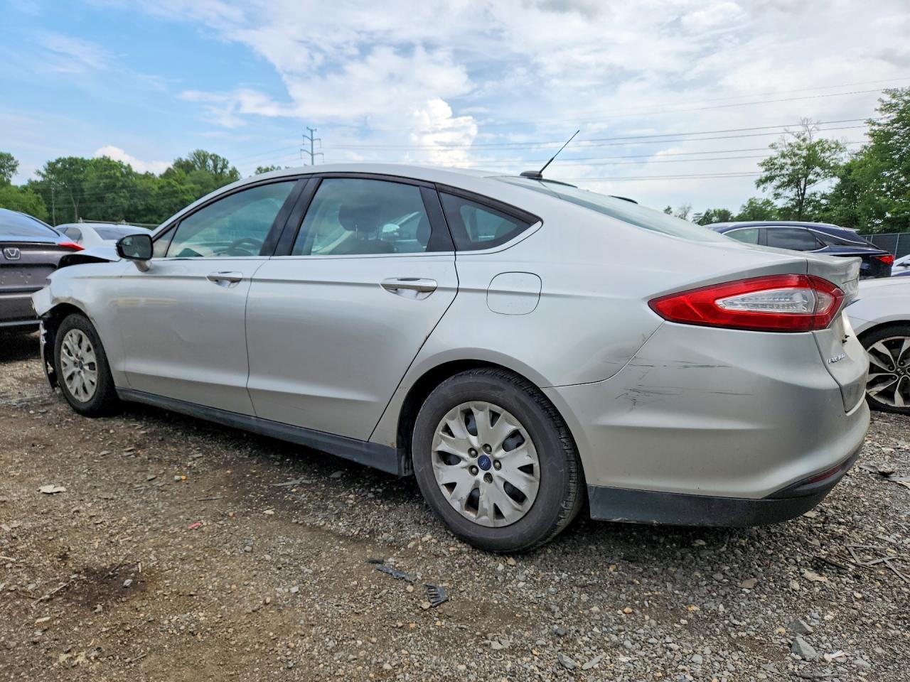 2013 Ford Fusion S - Фото 2