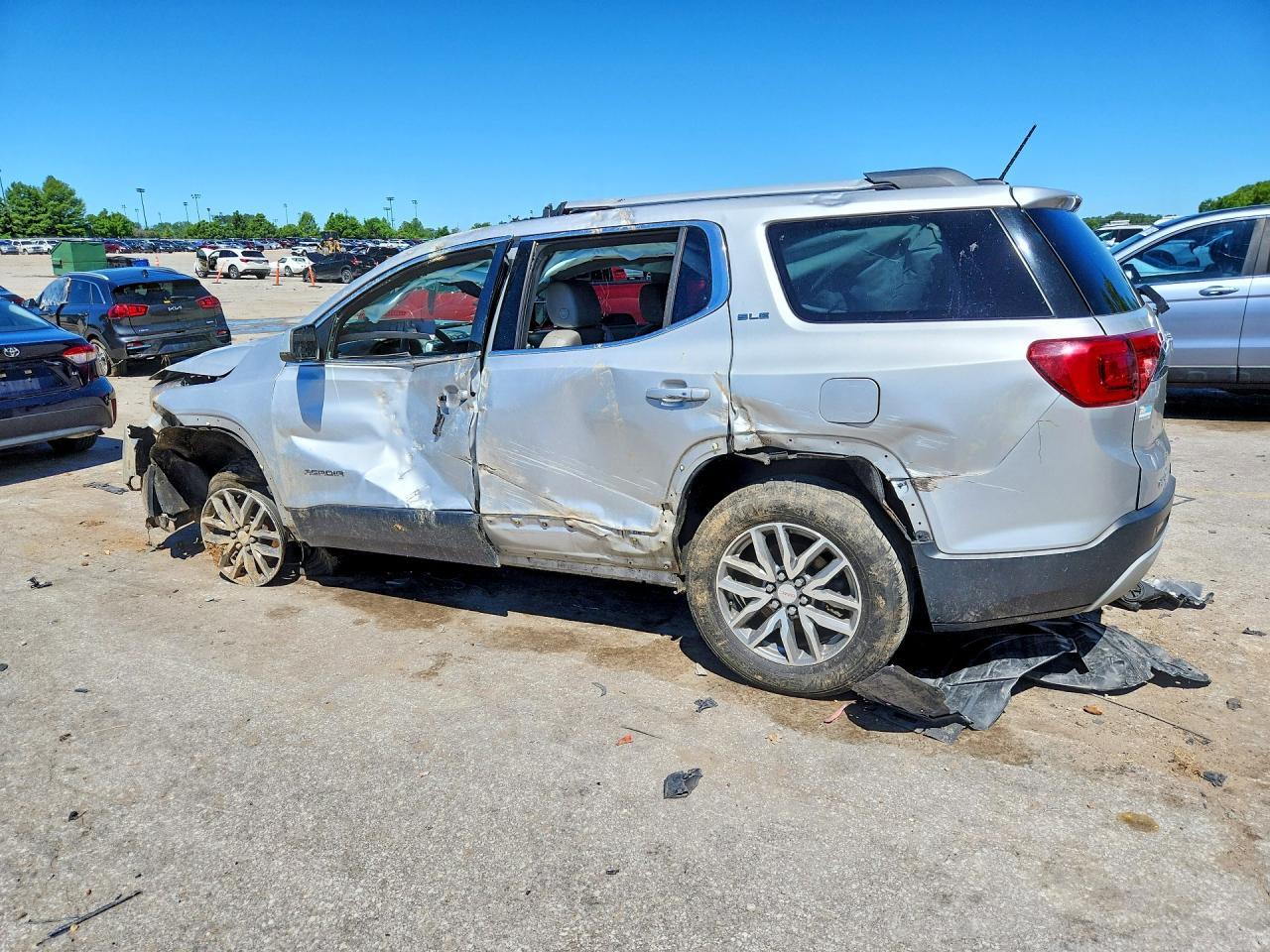 2017 GMC Acadia Sle - Image 2