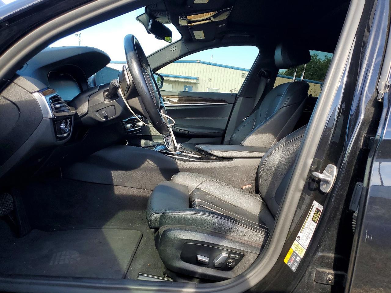 2020 BMW 530E - Фото 7
