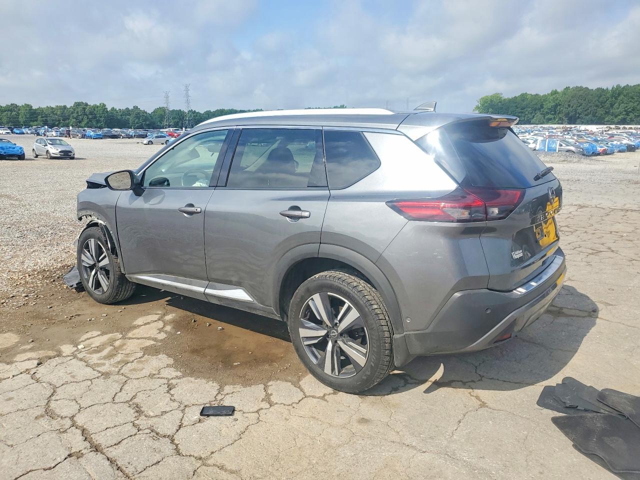 2023 Nissan Rogue Sl - Image 2