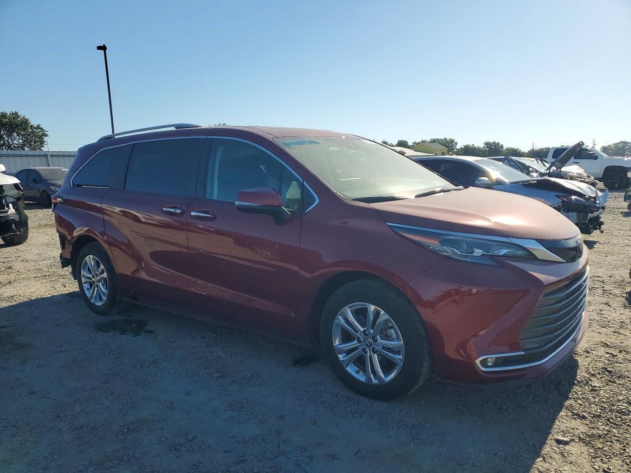 2024 Toyota Sienna Platinum 7-Passenger - Image 4