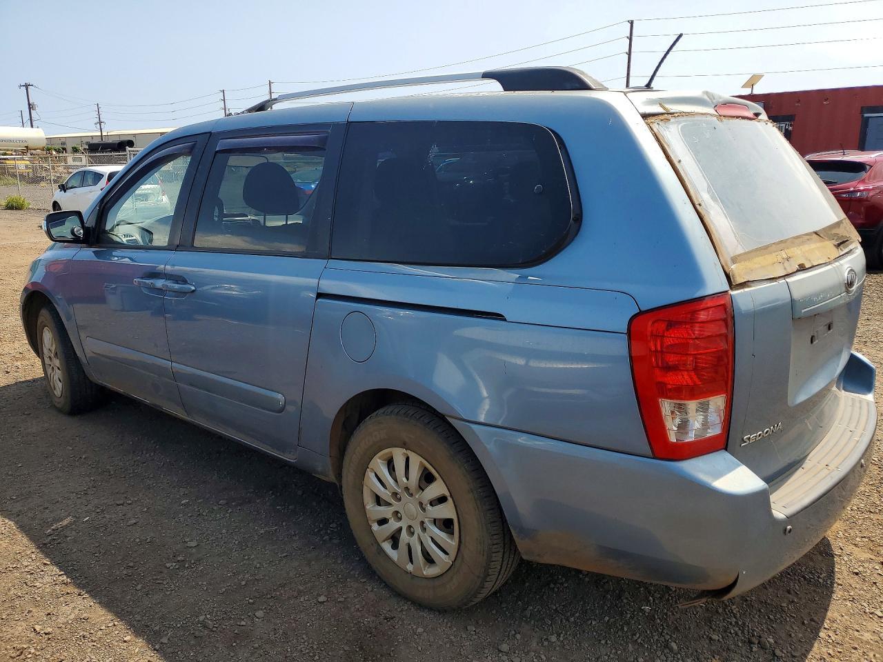 2012 Kia Sedona Lx - Image 2