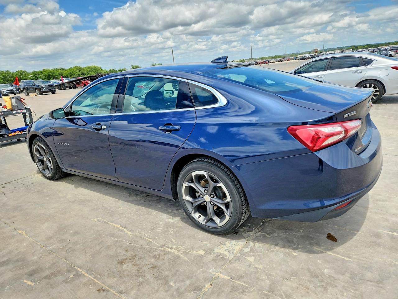 2022 Chevrolet Malibu Lt - Фото 2