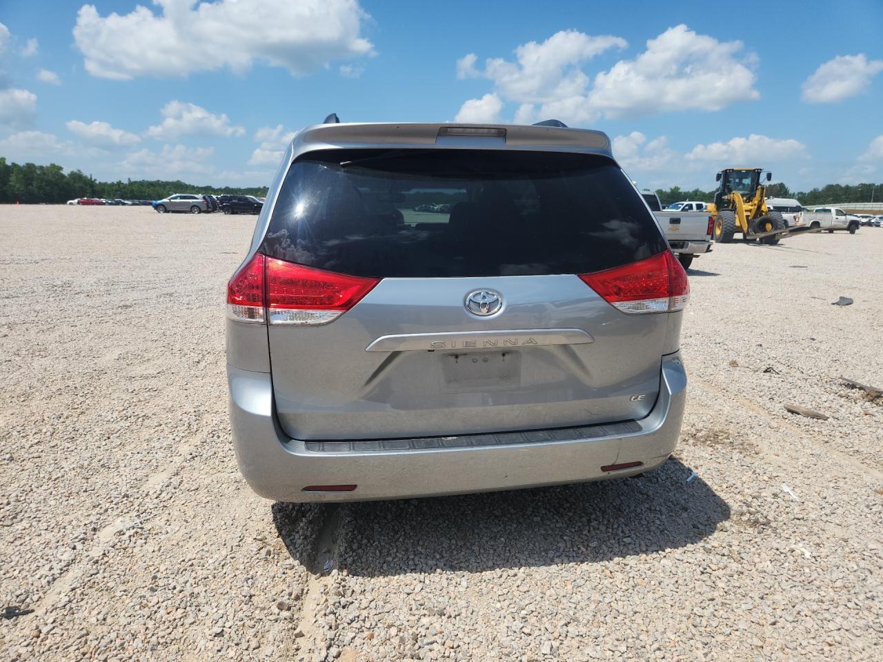 2011 Toyota Sienna Le - Image 6