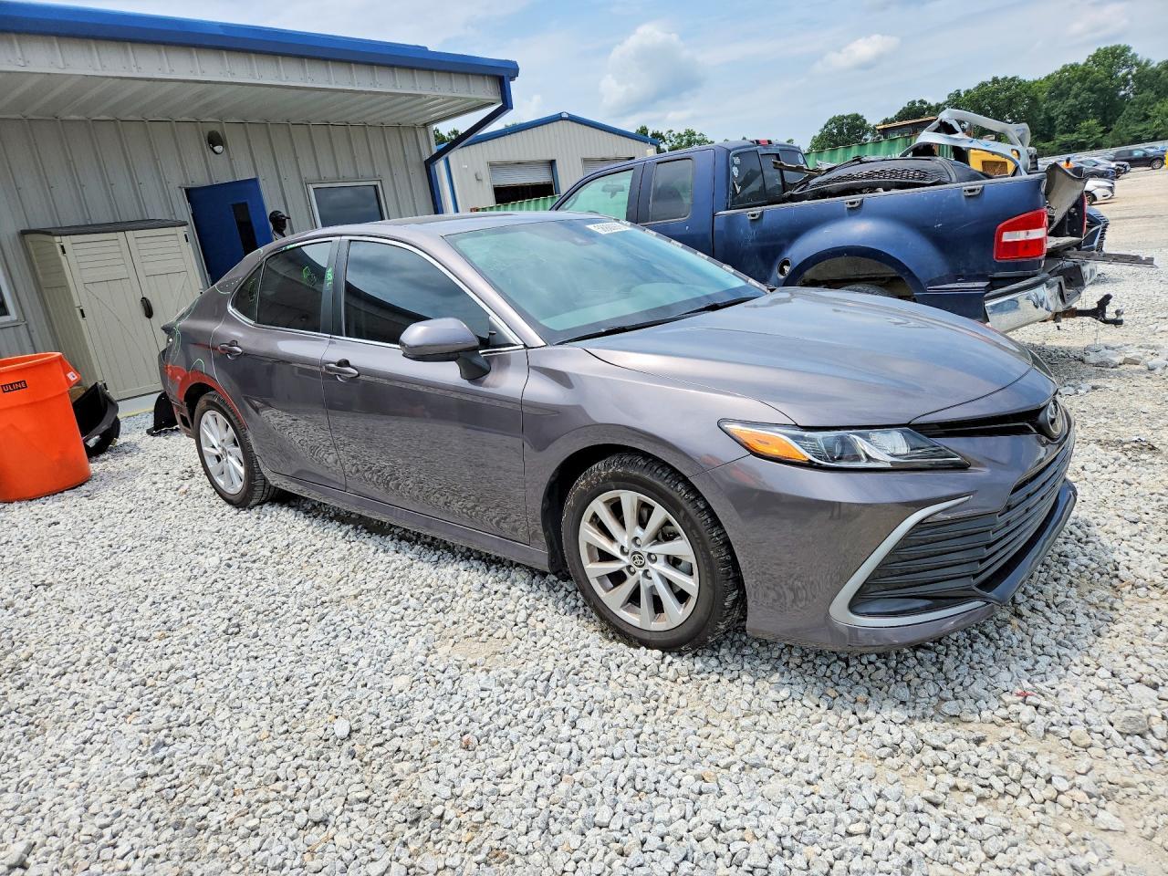 2021 Toyota Camry Le - Фото 4