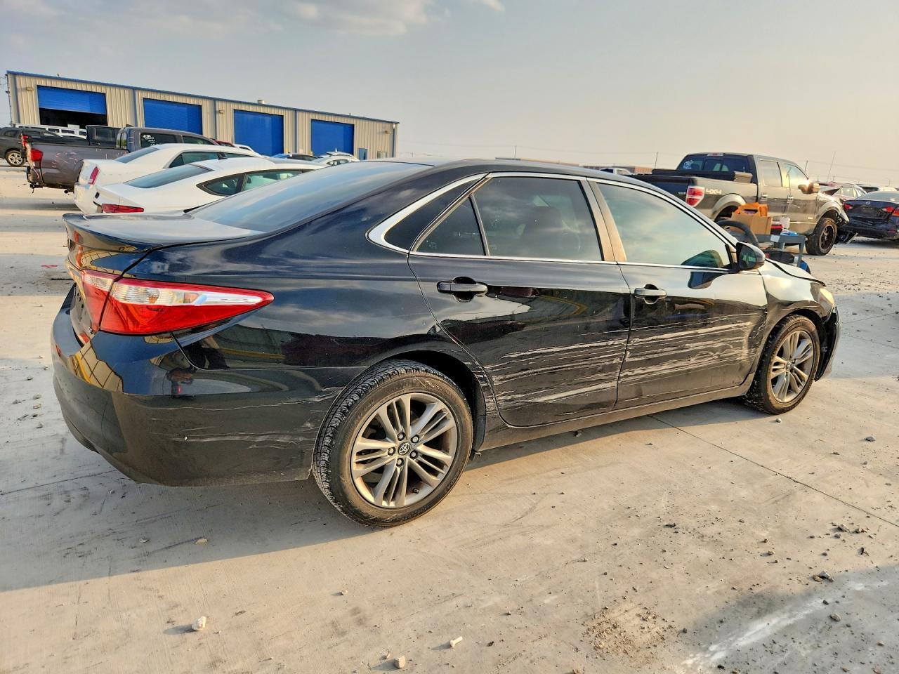 2017 Toyota Camry Se - Фото 3