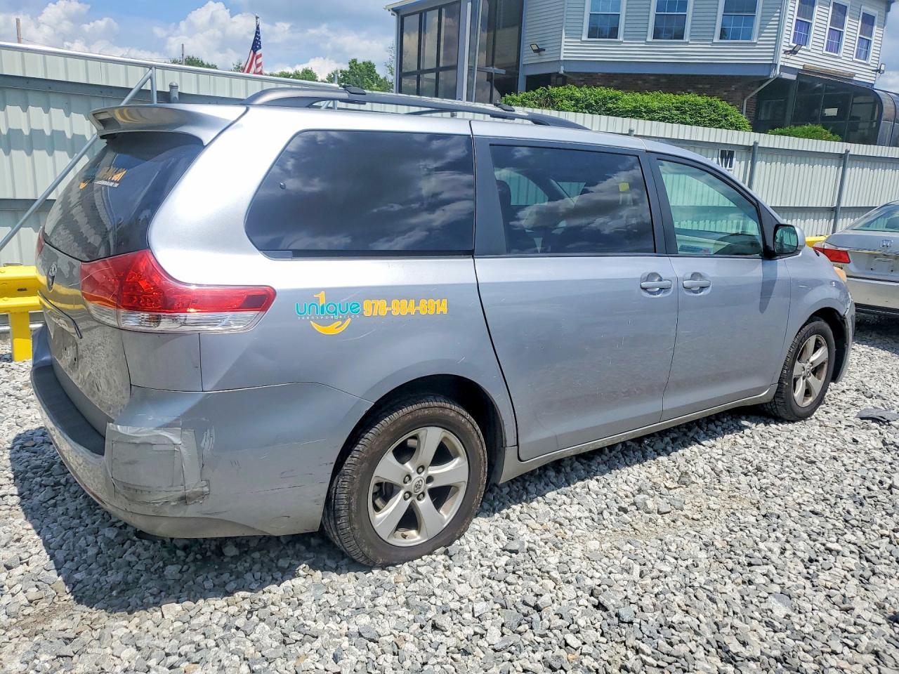 2012 Toyota Sienna Le - Фото 3