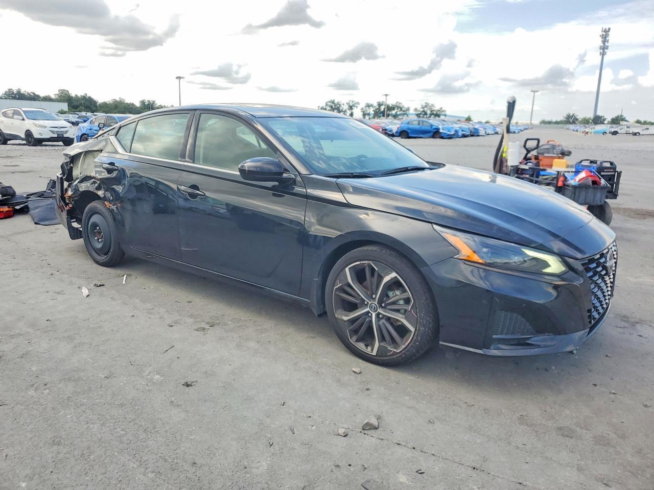 2024 Nissan Altima Sr - Фото 4