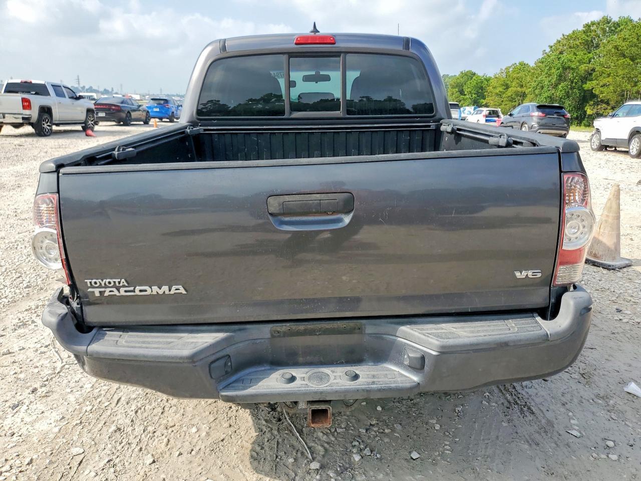 2015 Toyota Tacoma V6 - Фото 6