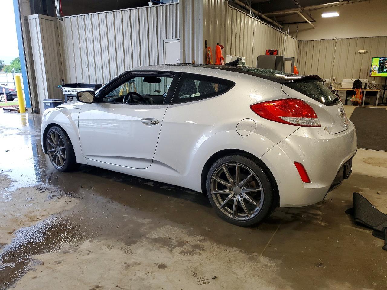 2017 Hyundai Veloster Value Edition - Фото 2