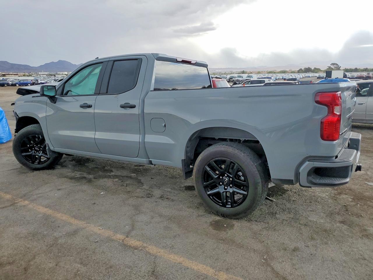 2025 Chevrolet Silverado C1500 Custom - Фото 2