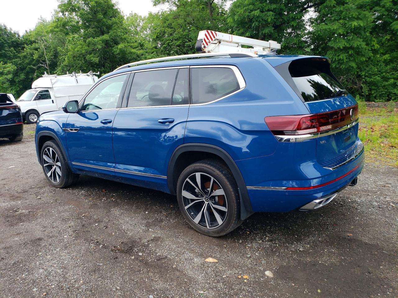 2025 Volkswagen Atlas Sel Premium R-Line - Image 2