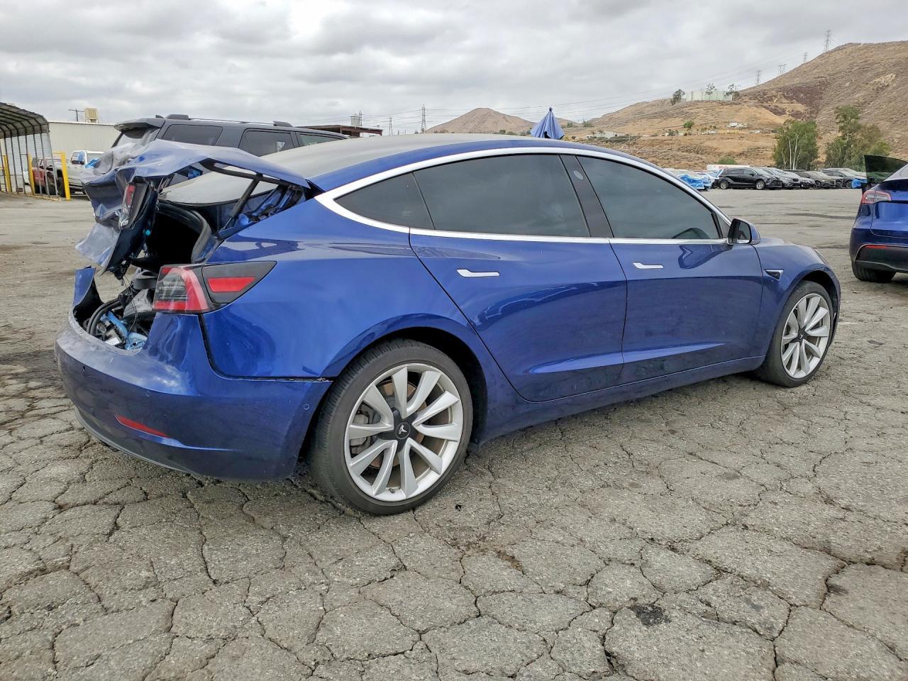 2020 Tesla Model 3 - Фото 3