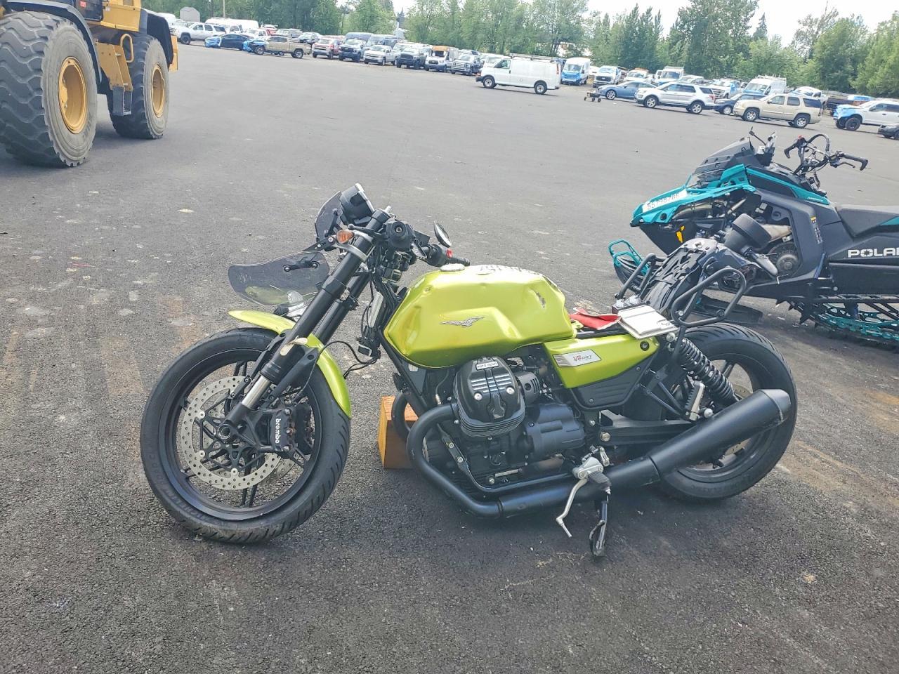 2026 Moto Guzzi V7 Sport - Фото 3