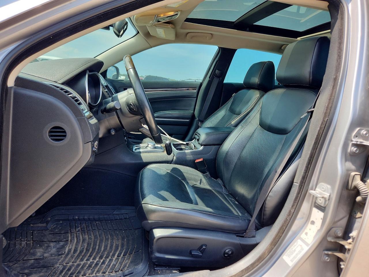 2016 Chrysler 300 - Image 7