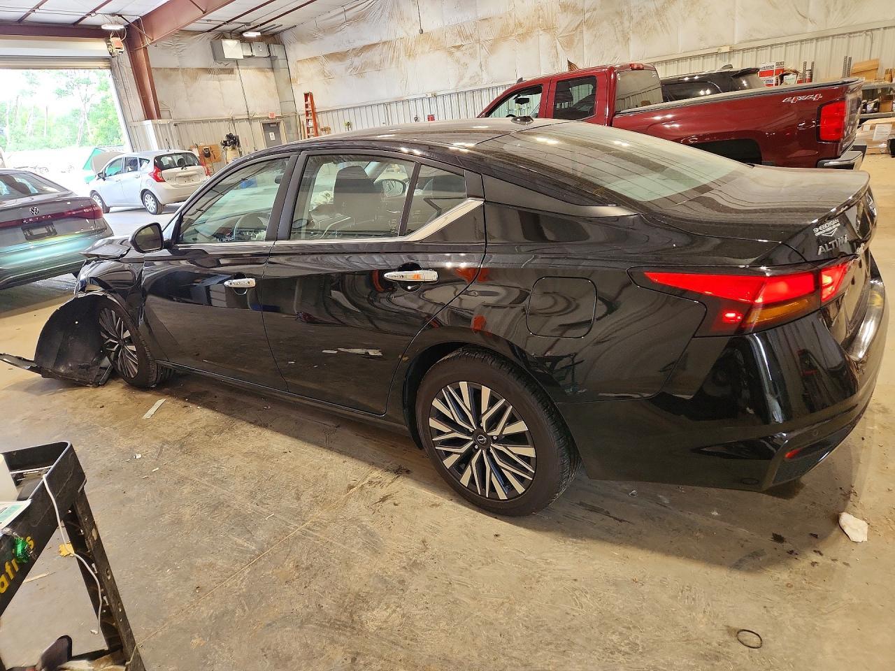 2024 Nissan Altima Sv - Image 2