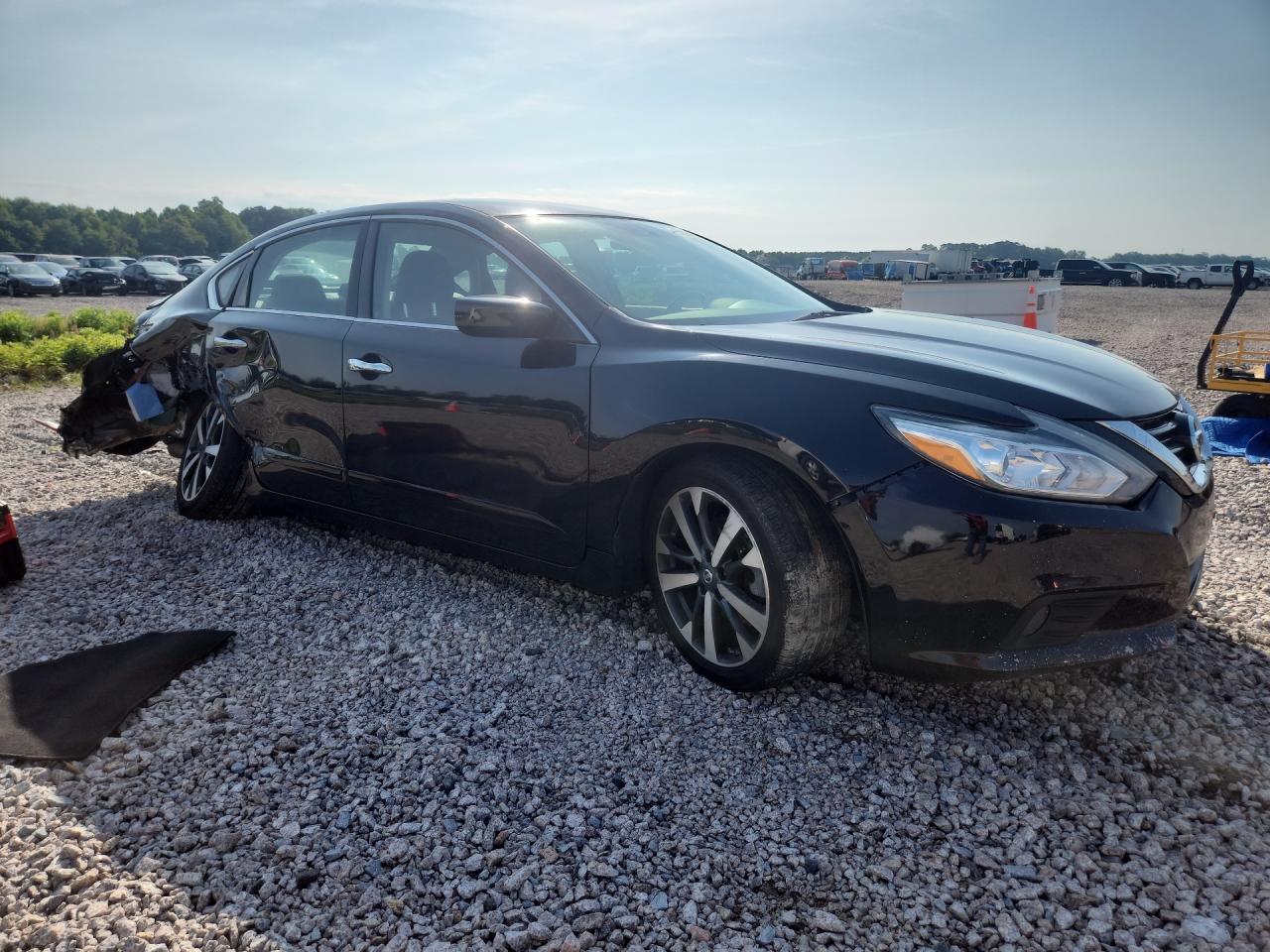 2017 Nissan Altima 2.5 Sr - Image 4
