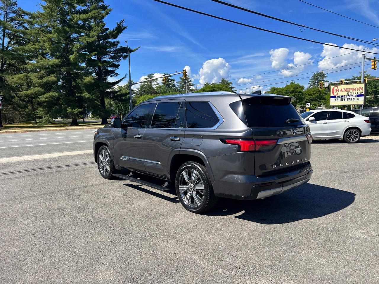 2023 Toyota Sequoia Capstone - Фото 3