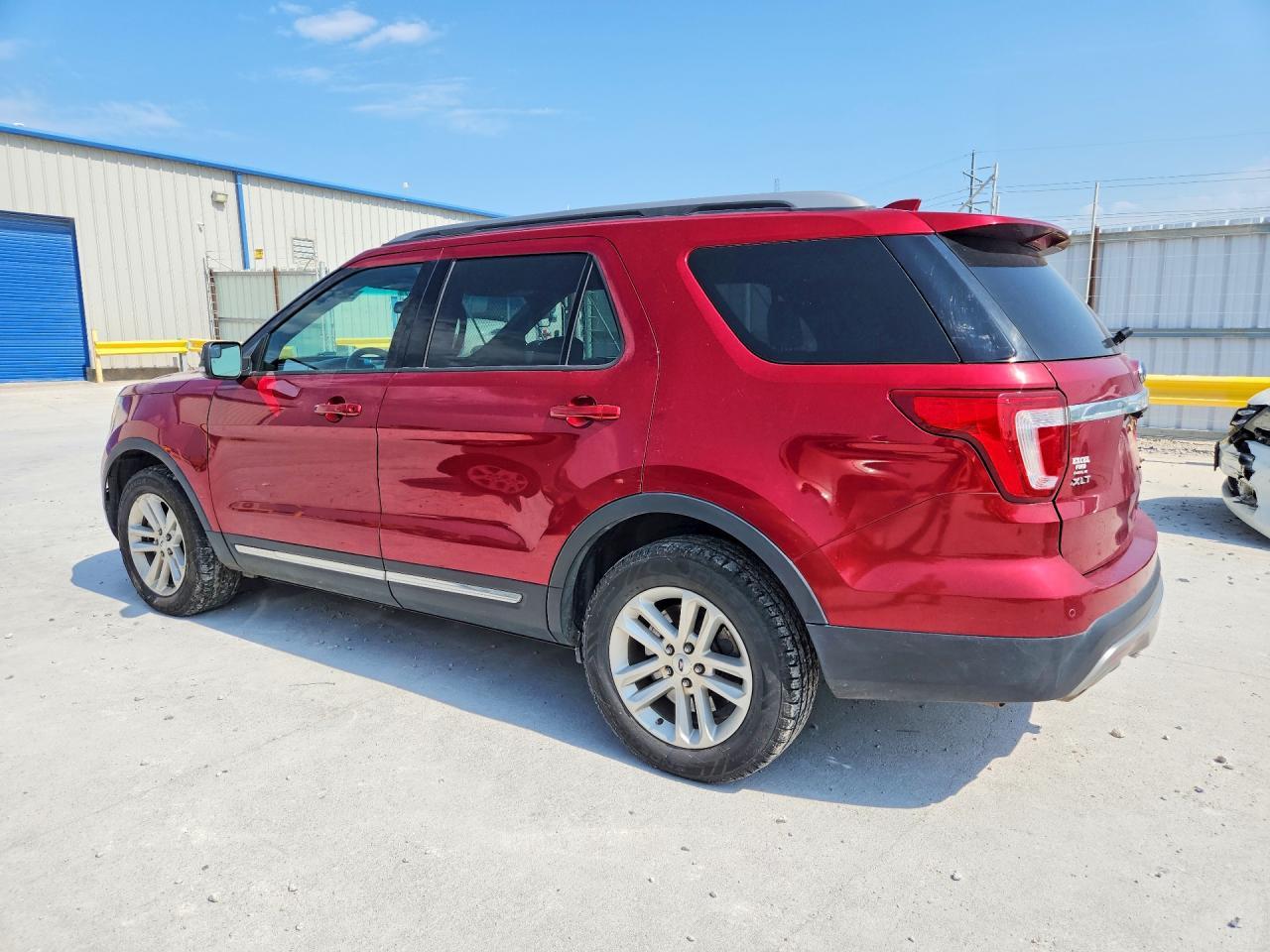 2017 Ford Explorer Xlt - Image 2