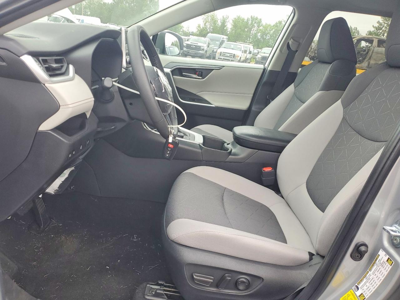 2024 Toyota Rav4 Hybrid Xle - Image 7