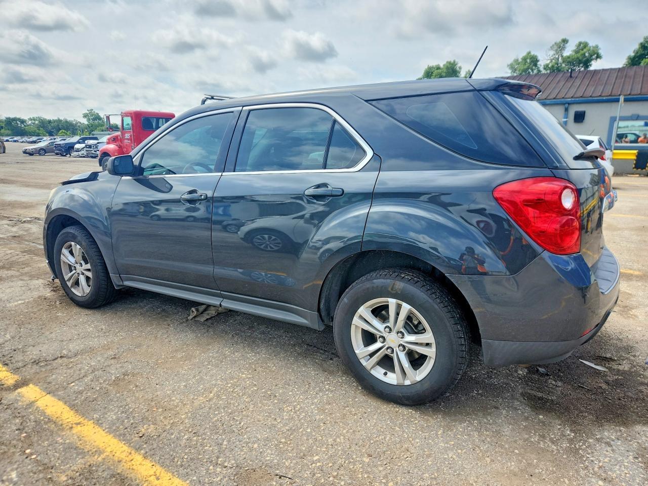 2013 Chevrolet Equinox Ls - Image 2