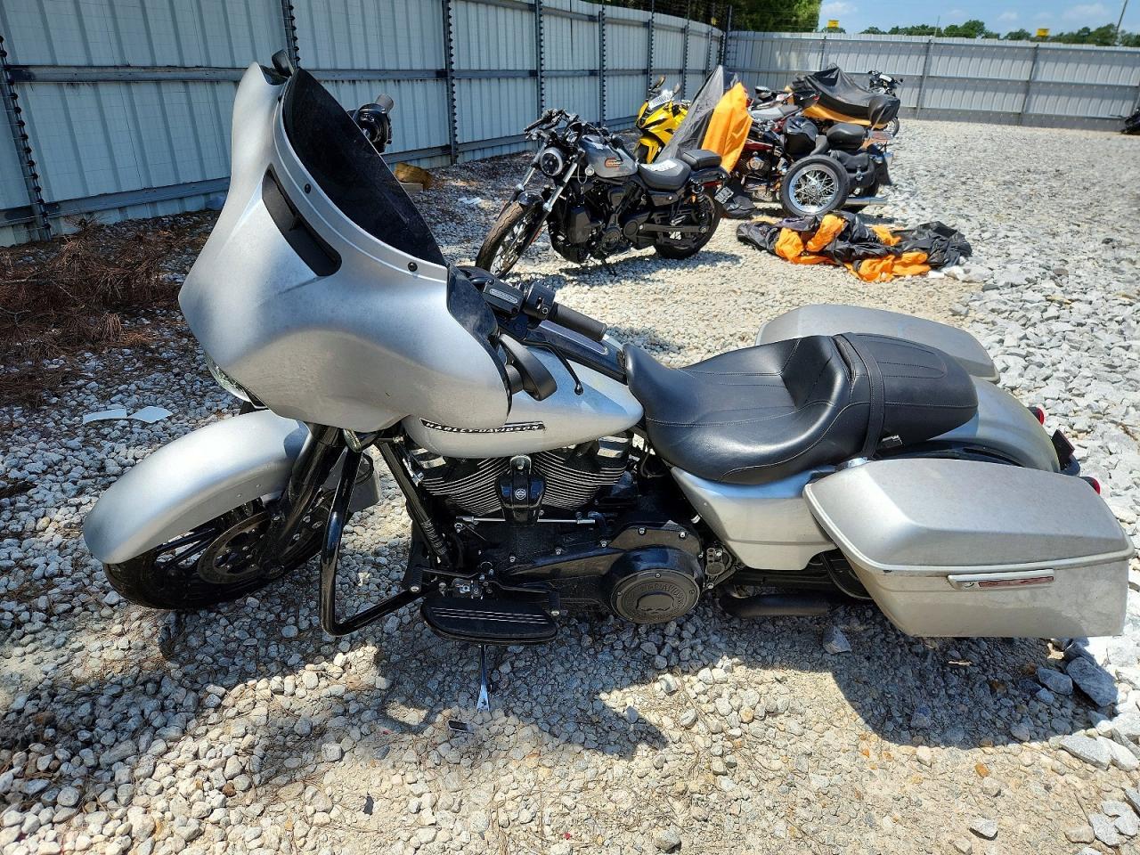 2019 Harley-Davidson Flhxs - Image 3