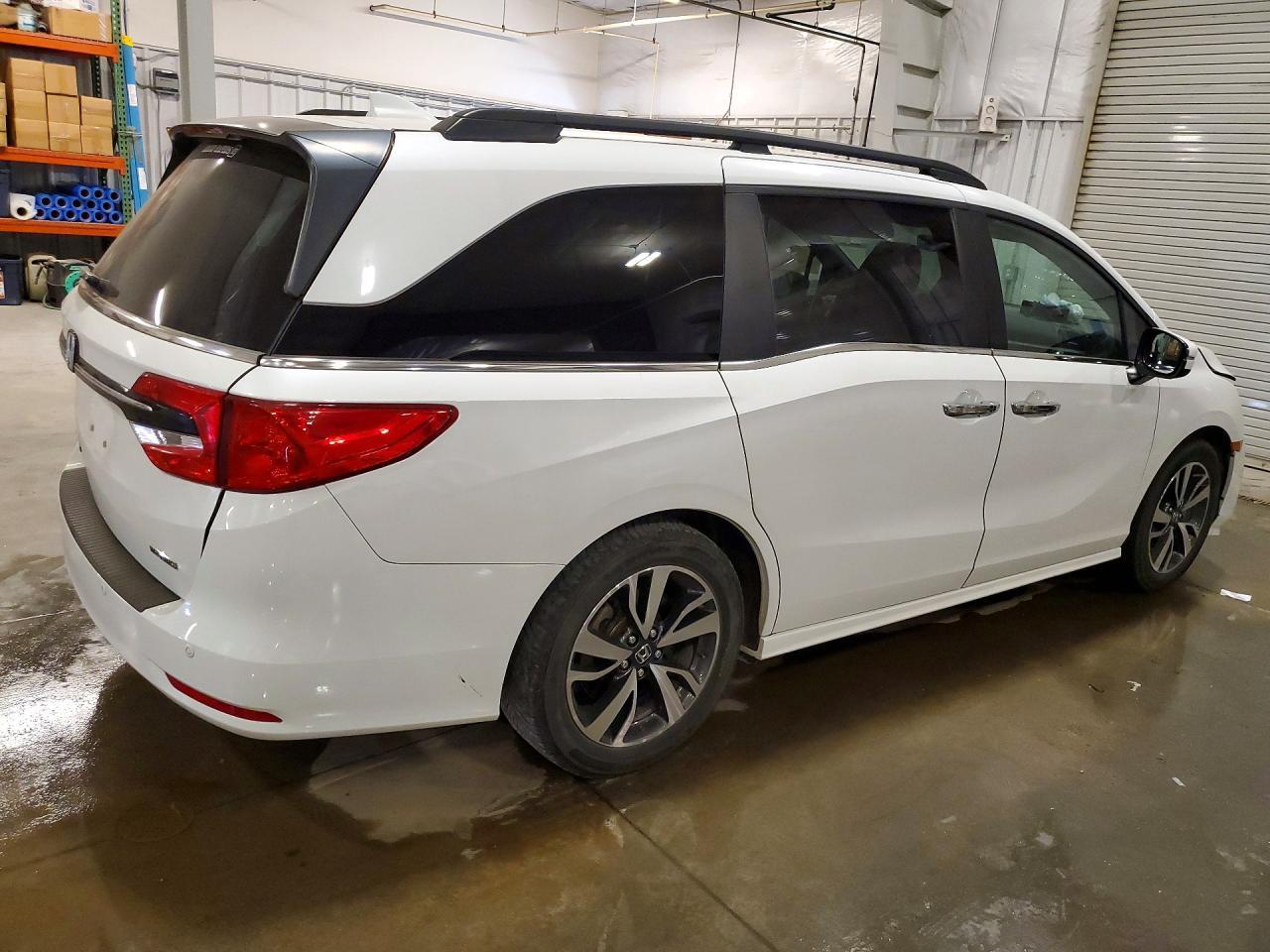2021 Honda Odyssey Touring - Фото 3