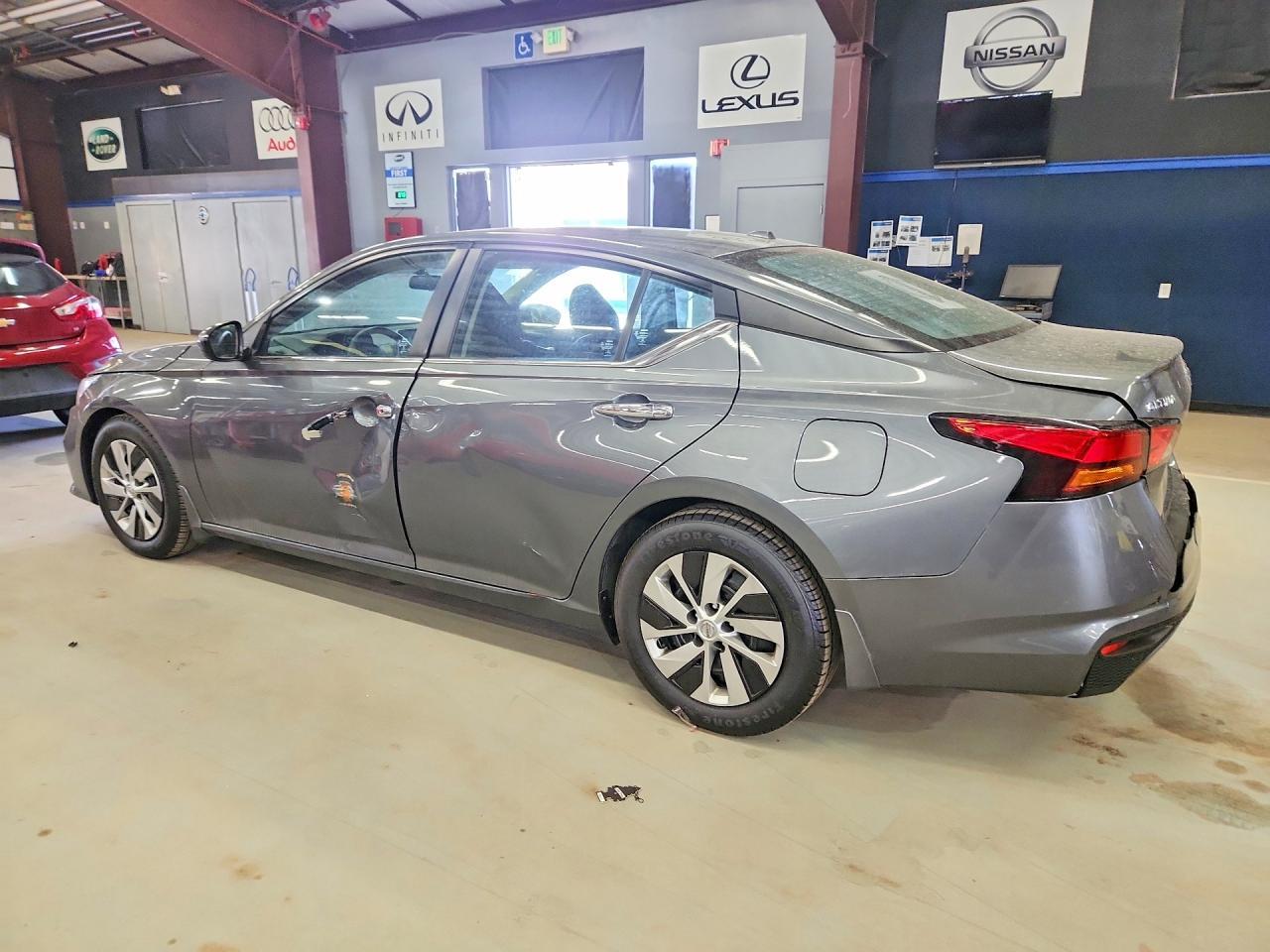 2020 Nissan Altima S - Фото 2