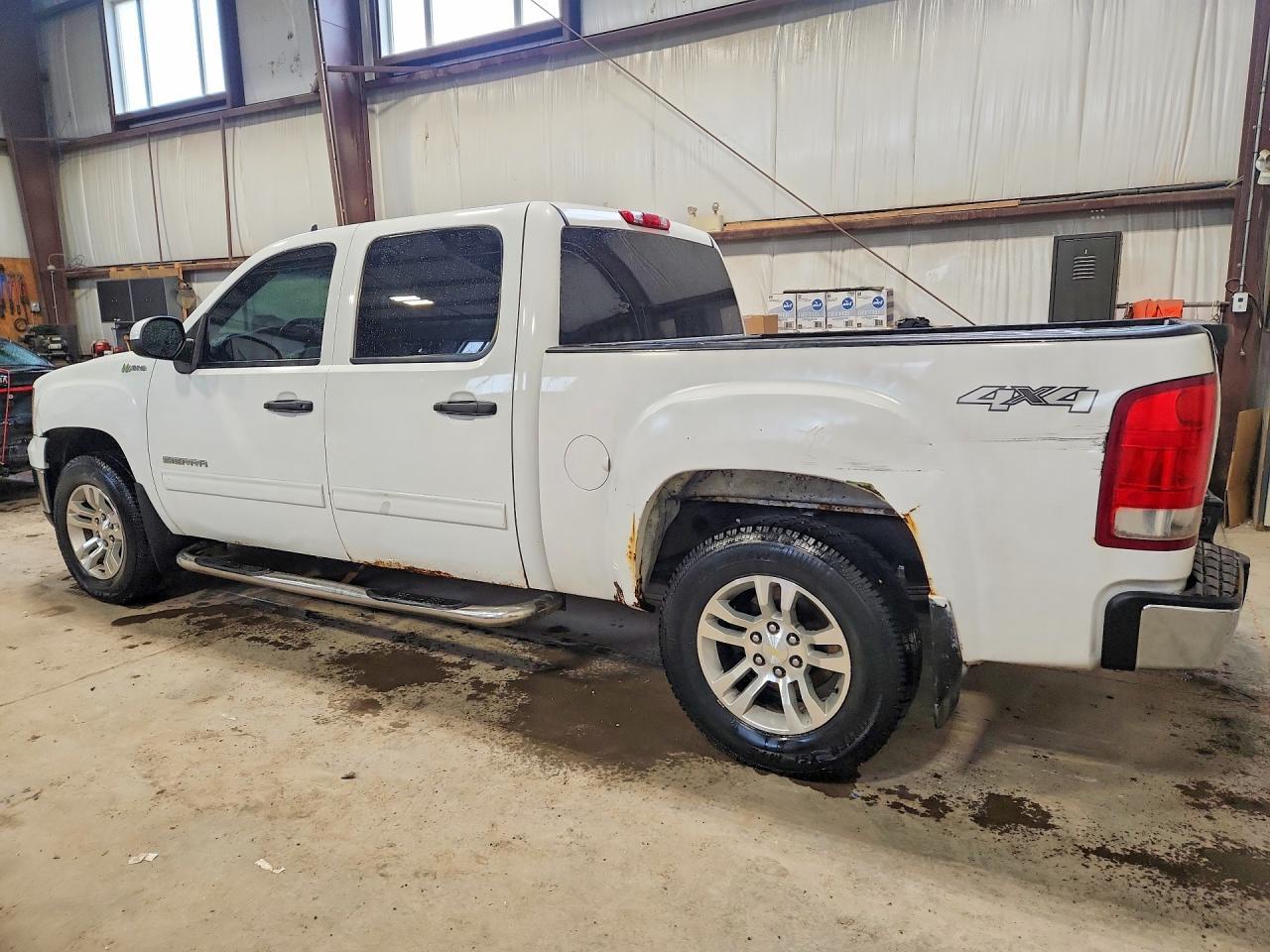 2010 GMC Sierra K1500 Hybrid - Image 2