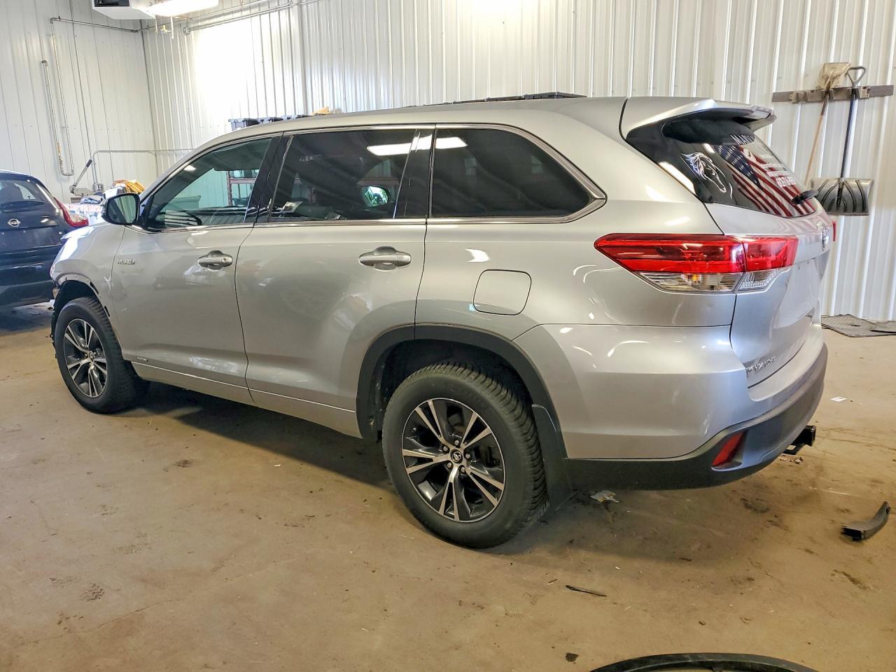 2017 Toyota Highlander Hybrid Le - Фото 2