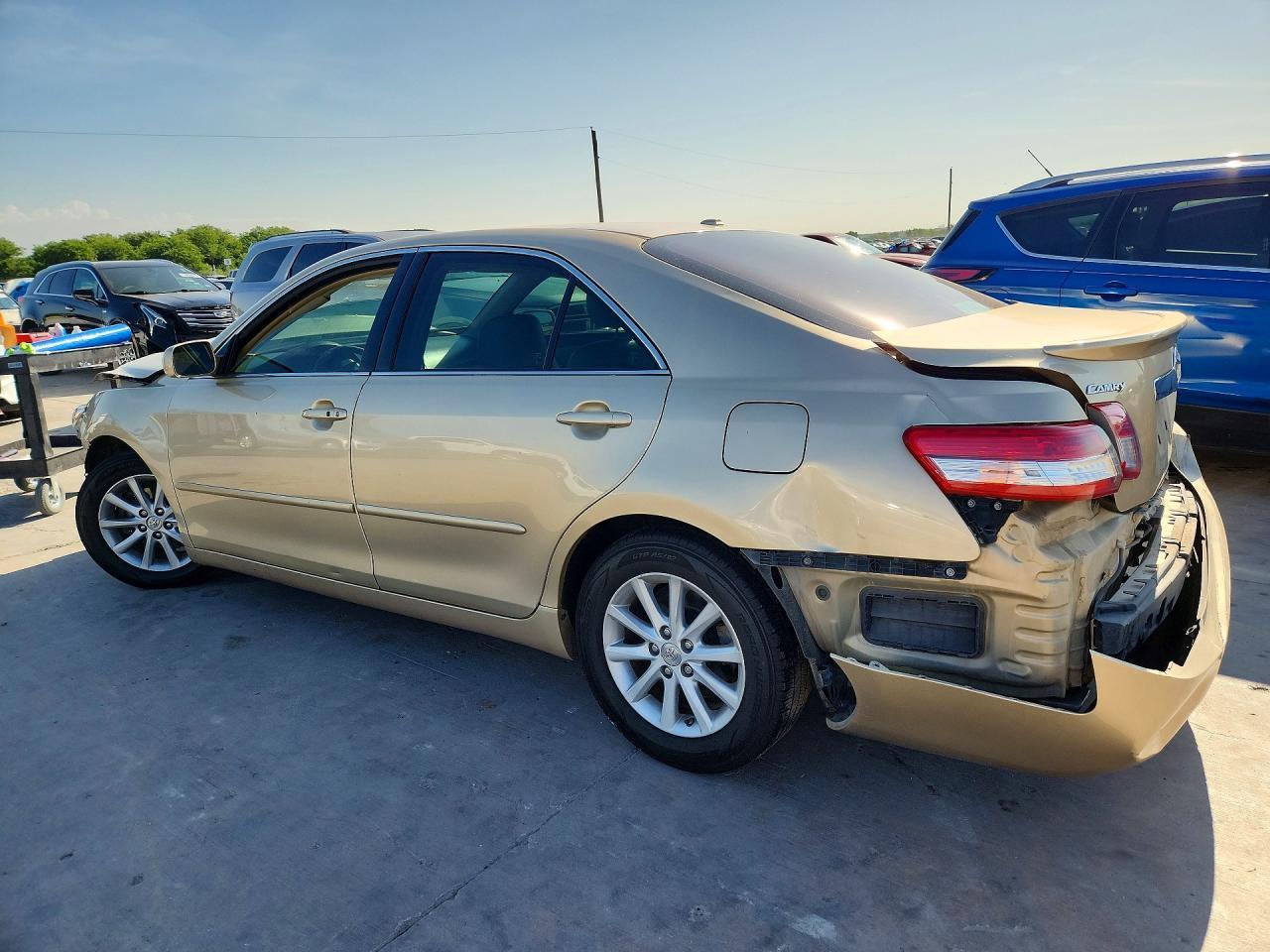 2010 Toyota Camray - Image 2