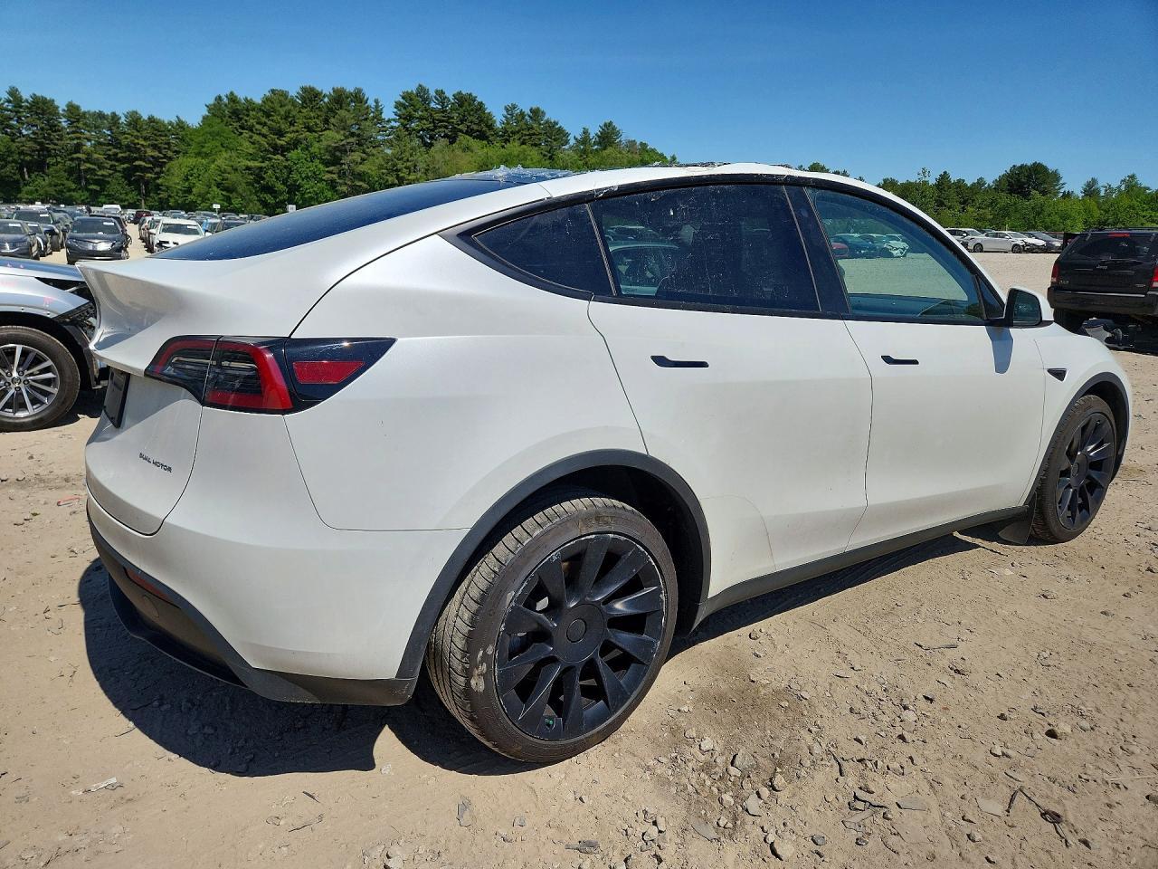 2023 Tesla Model Y - Image 3