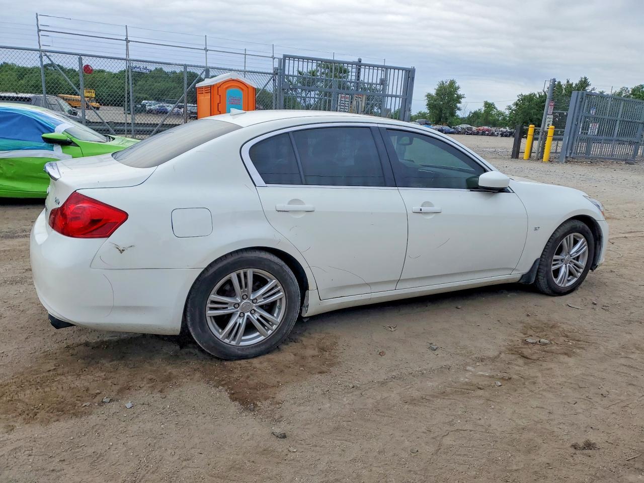 2015 Infiniti Q40 Base - Фото 3