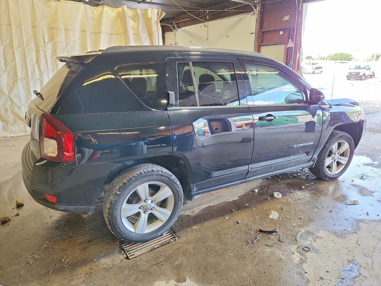 2014 Jeep Compass Latitude - Image 3