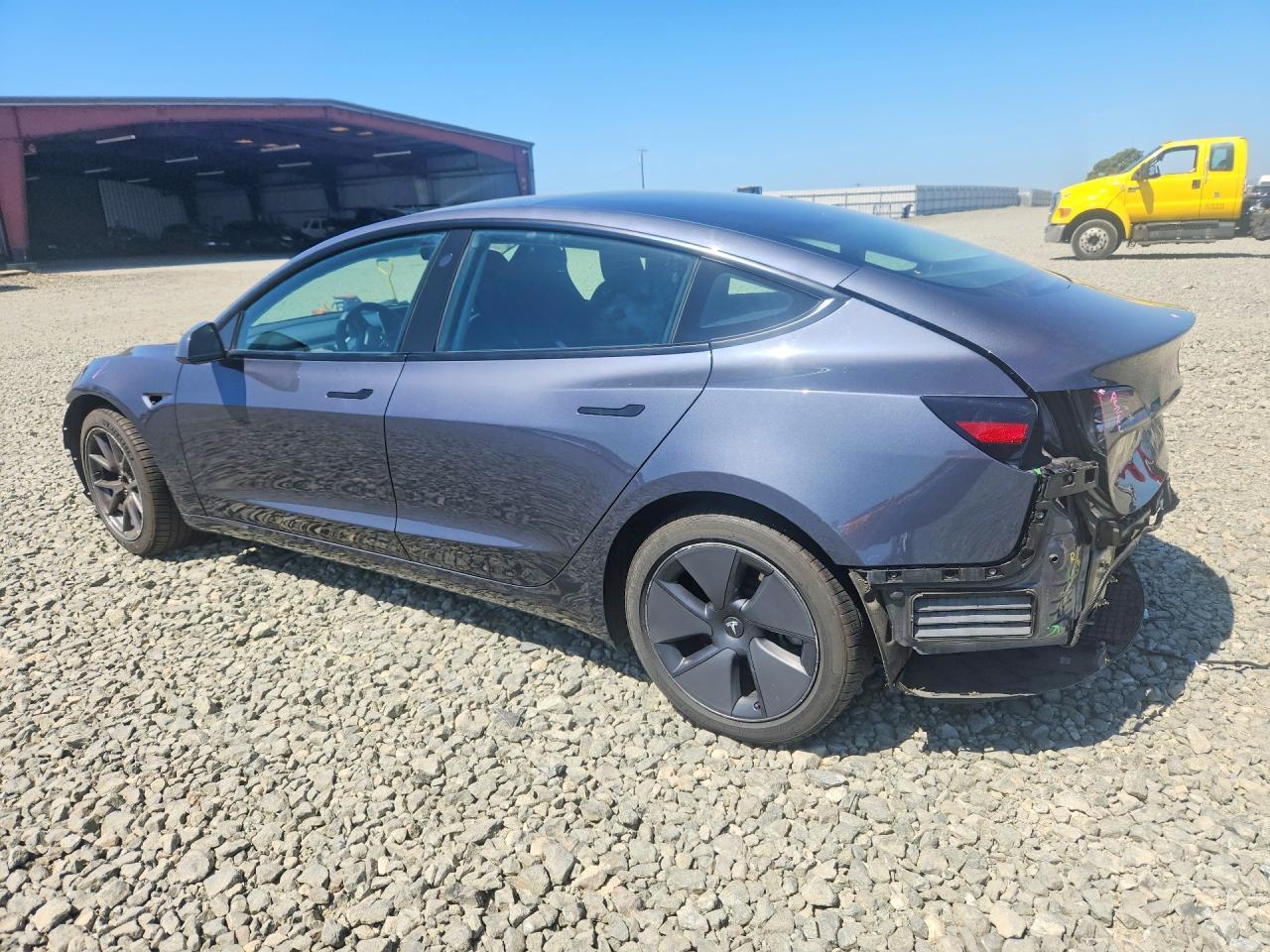 2023 Tesla Model 3 - Фото 2