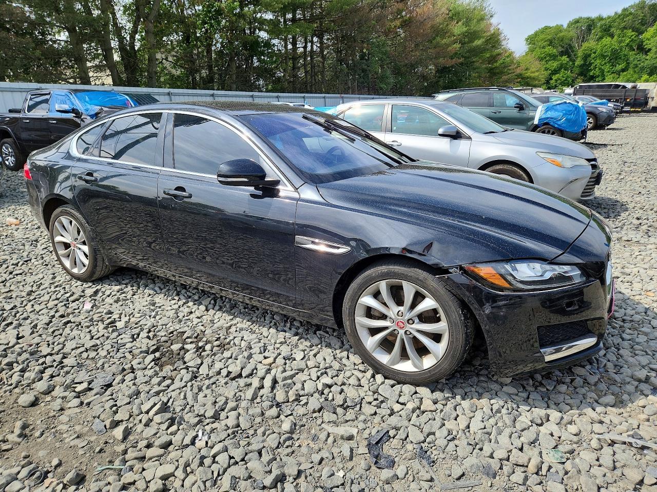 2017 Jaguar Xf Premium - Image 4