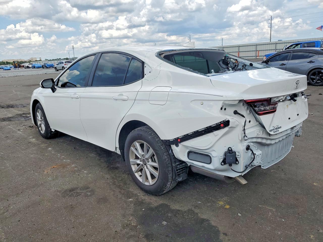 2026 Toyota Camry Le - Фото 2