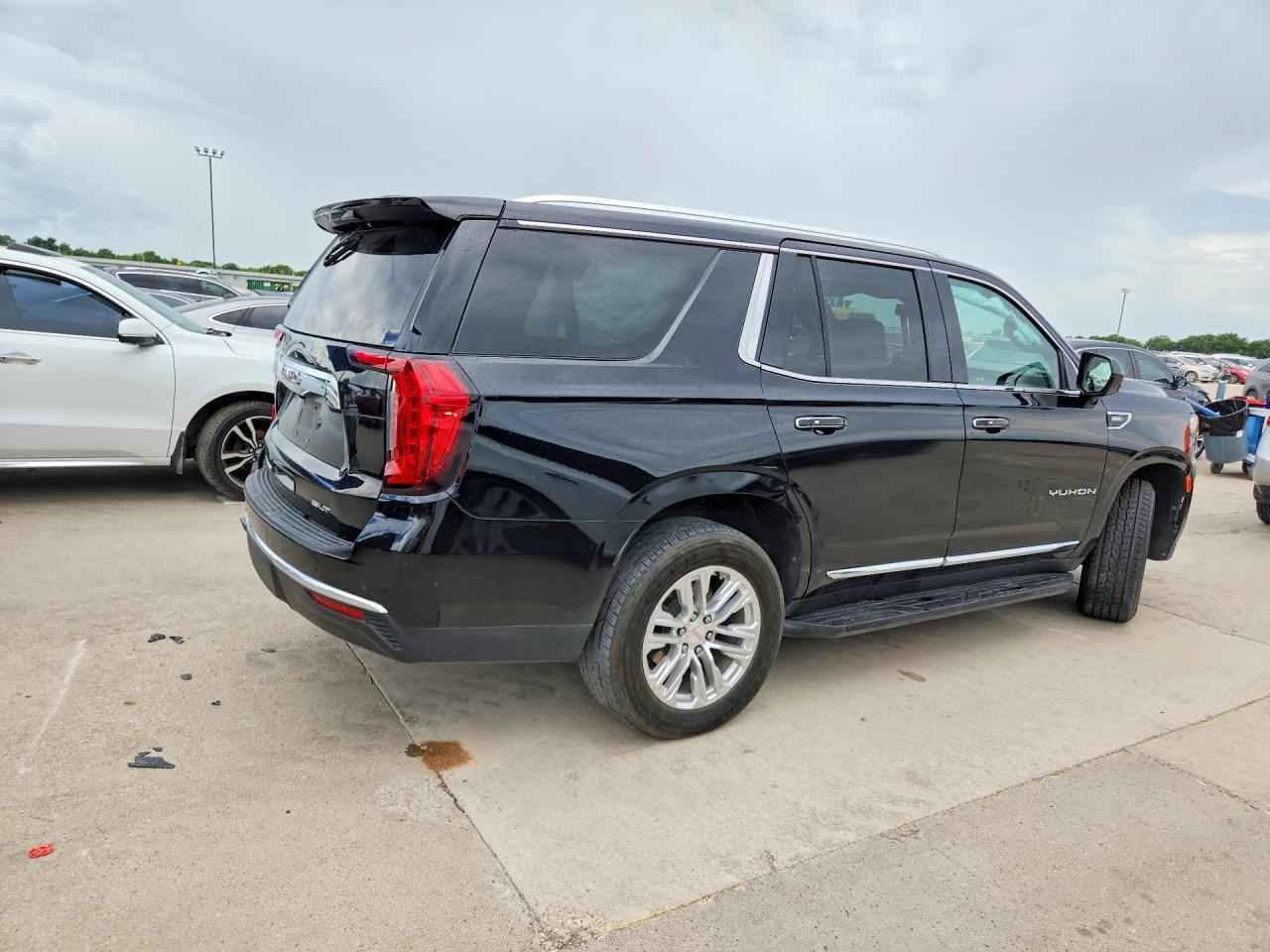 2023 GMC Yukon Slt - Фото 3
