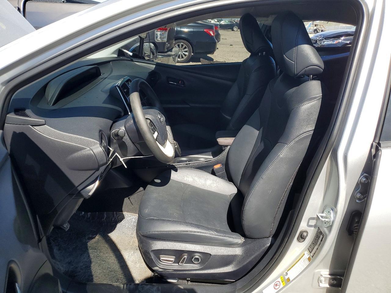2017 Toyota Prius Two - Image 7