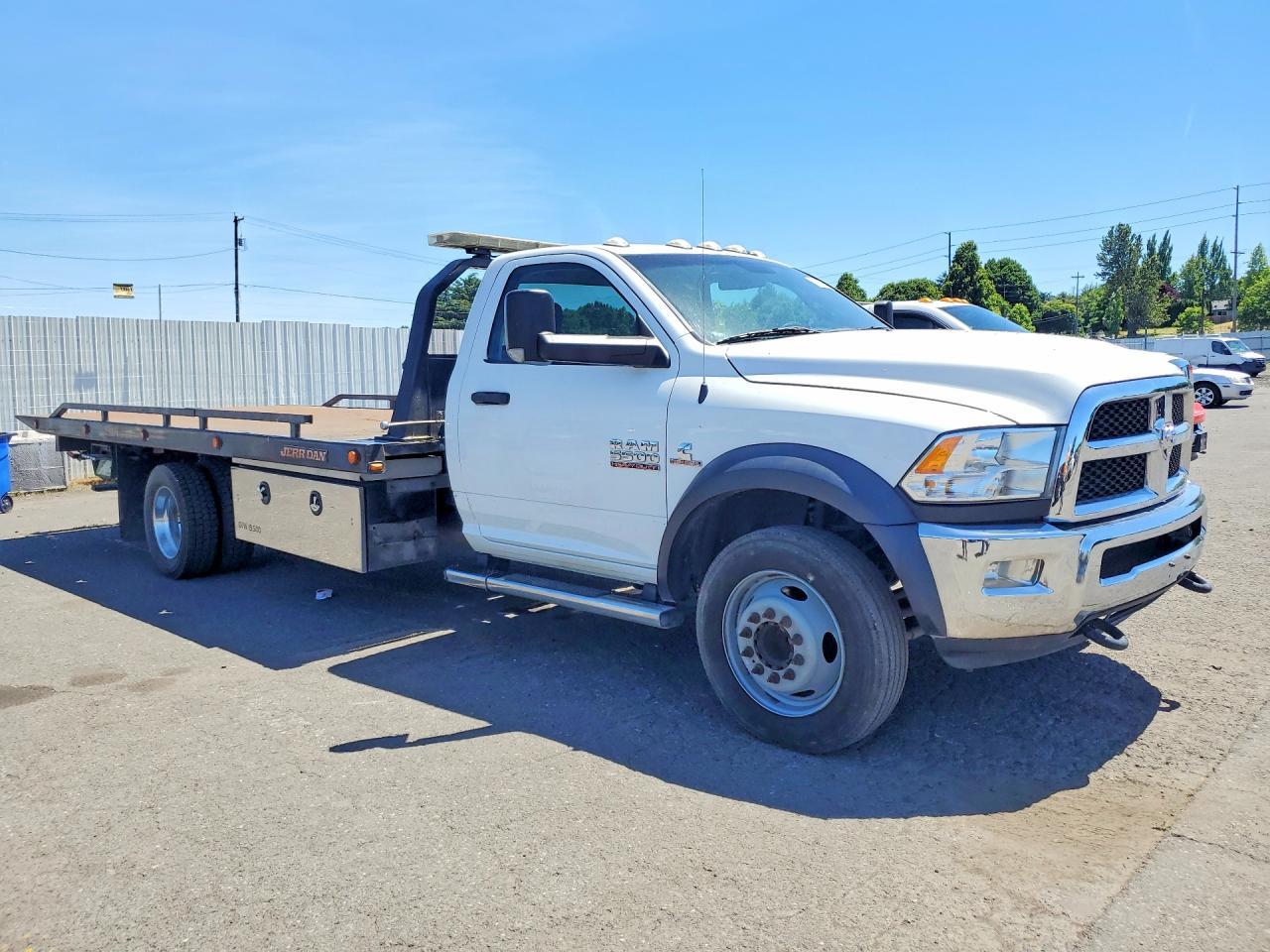 2016 Ram 5500 - Flatbed Truck - Image 4