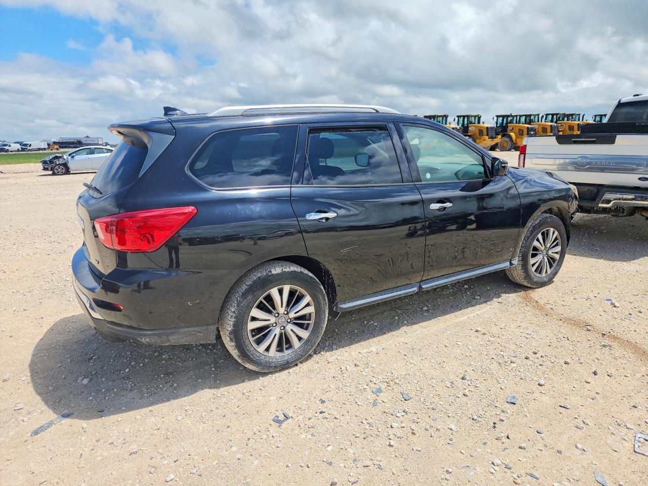 2019 Nissan Pathfinder Sv - Image 3