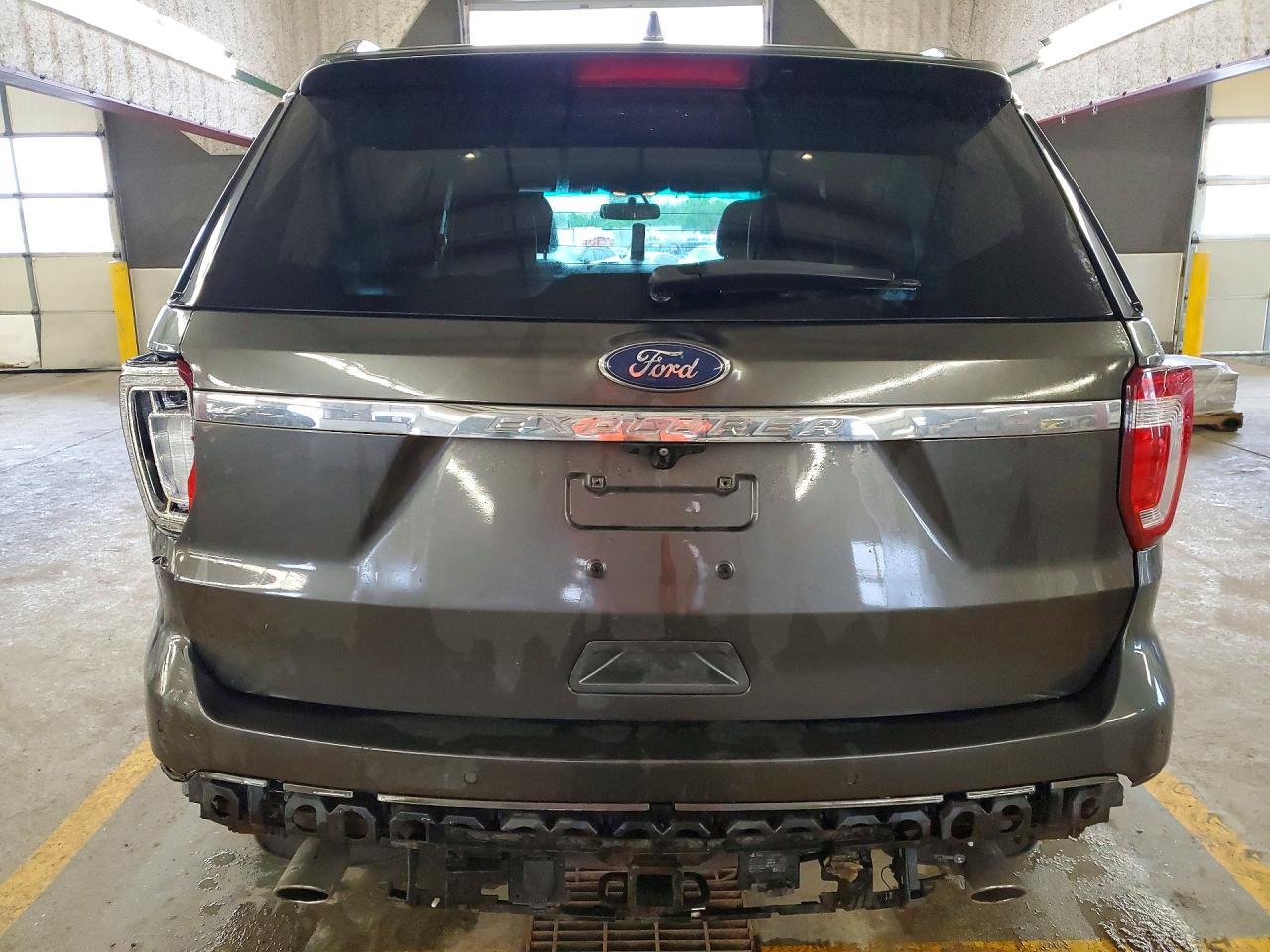 2017 Ford Explorer Limited - Image 6