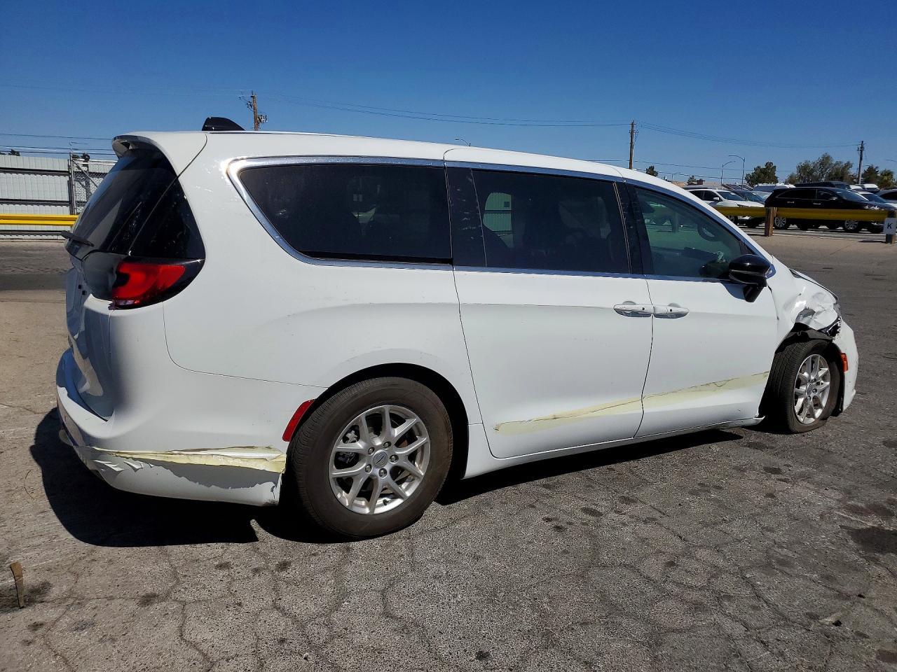 2024 Chrysler Pacifica Touring L - Image 3