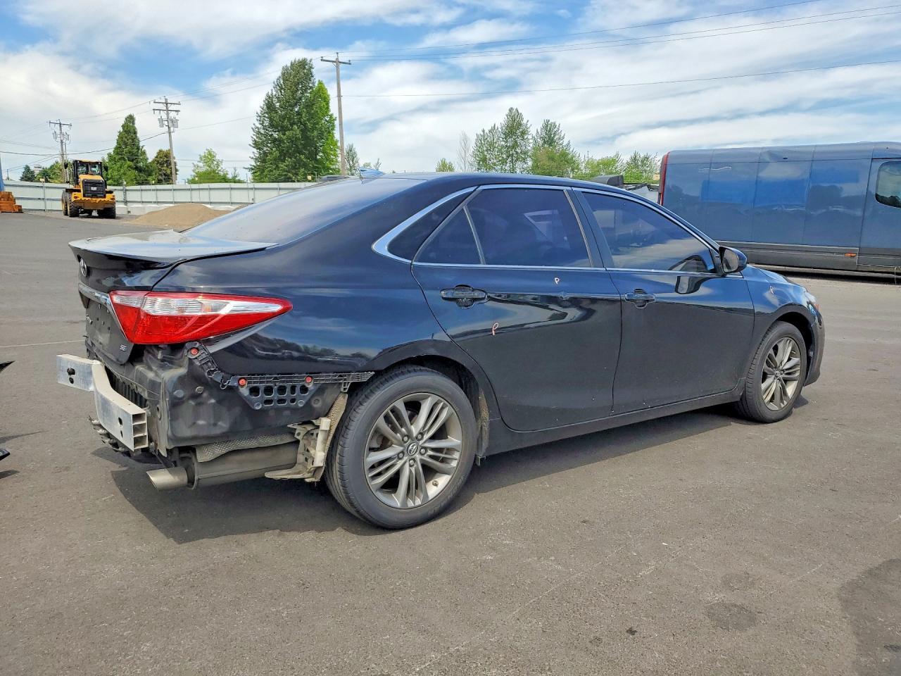 2017 Toyota Camry Se - Фото 3