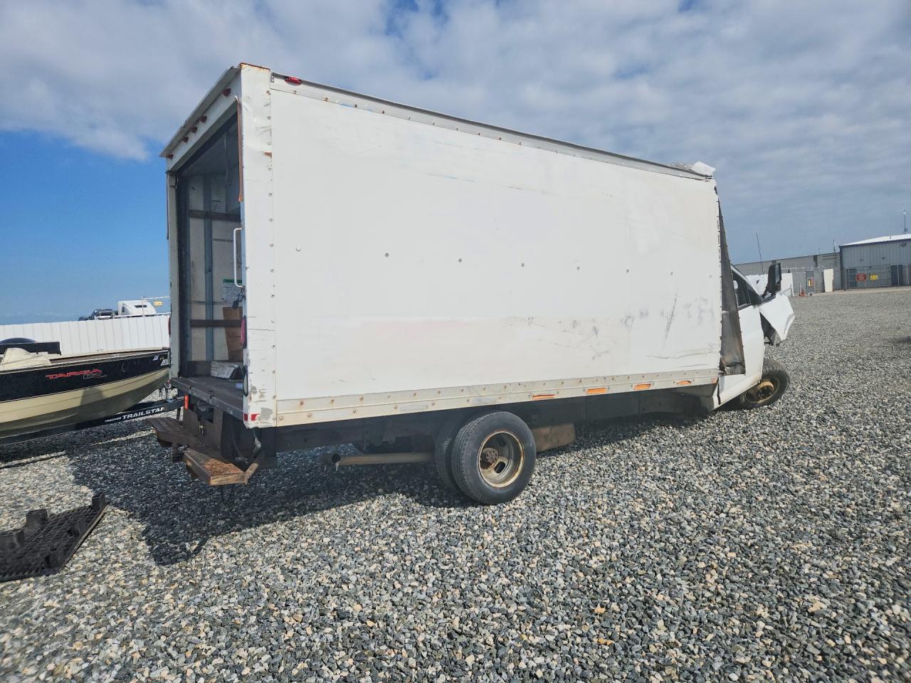 2006 GMC Savana Box Truck - Фото 3